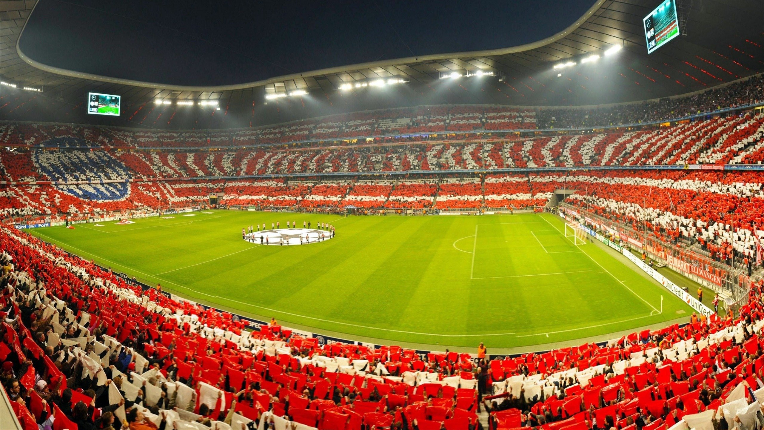 足球纪录保持者接受媒体采访，足球赛记者采访翻车