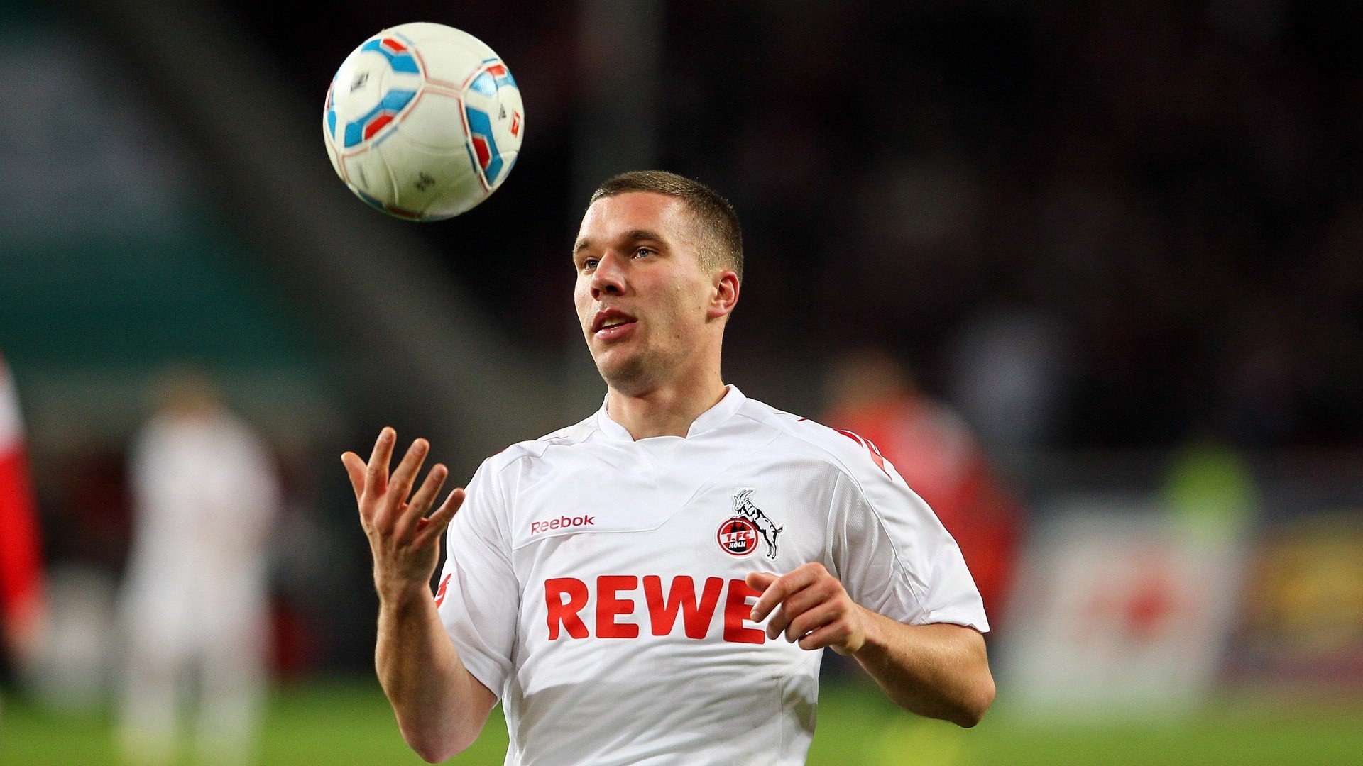 足球赛事直播观看人数创新高，足球赛直播哪些频道